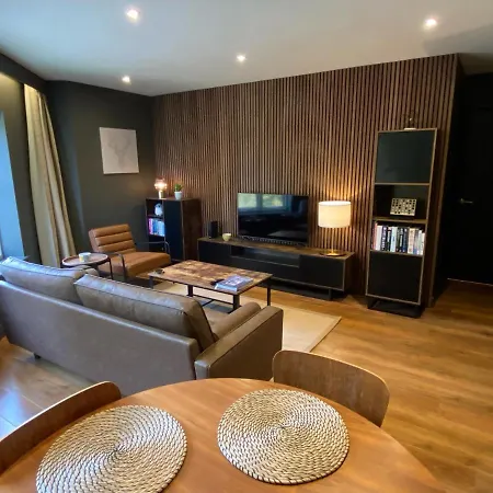 Apartment Luxury 2 Bedroom W/ Free Parking *