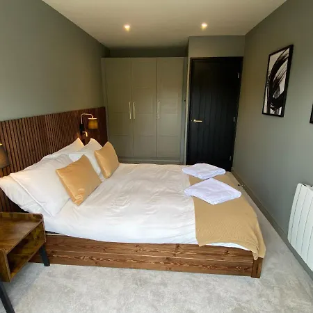 Apartment Luxury 2 Bedroom W/ Free Parking