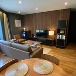 Apartment Luxury 2 Bedroom W/ Free Parking *
