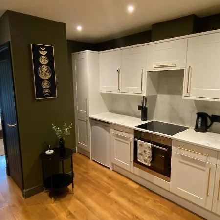 Daire Luxury 2 Bedroom W/ Free Parking *