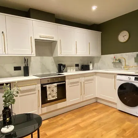 Daire Luxury 2 Bedroom W/ Free Parking *